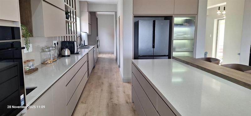 5 Bedroom Property for Sale in Outeniqua Strand Western Cape